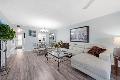 Condominio en venta en Deerfield Beach, Florida, 2 dormitorios, 97.55 m2 № 1969693 - foto 3