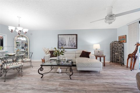 Condominio en venta en Deerfield Beach, Florida, 2 dormitorios, 97.55 m2 № 1969693 - foto 6