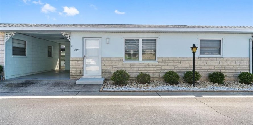 House in Seminole, Florida 2 bedrooms, 71.07 sq.m. № 1546916