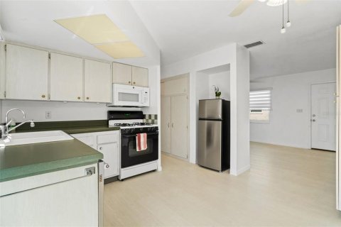 House in Seminole, Florida 2 bedrooms, 71.07 sq.m. № 1546916 - photo 9