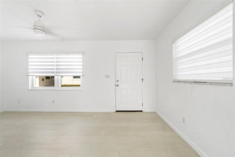 House in Seminole, Florida 2 bedrooms, 71.07 sq.m. № 1546916 - photo 3