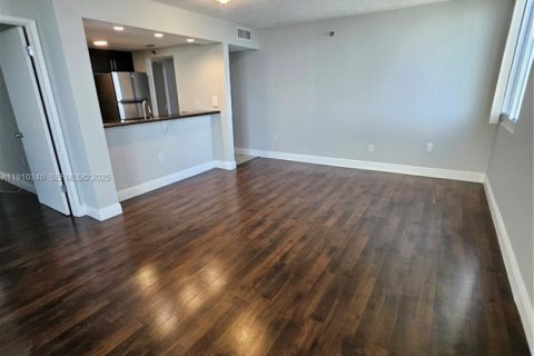 Снять в аренду кондоминиум в Майами, Флорида 2 спальни, 84.91м2, № 1966471 - фото 28