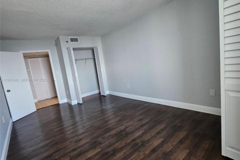 Снять в аренду кондоминиум в Майами, Флорида 2 спальни, 84.91м2, № 1966471 - фото 20