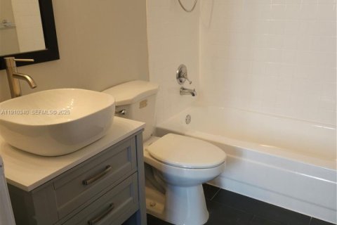 Снять в аренду кондоминиум в Майами, Флорида 2 спальни, 84.91м2, № 1966471 - фото 16