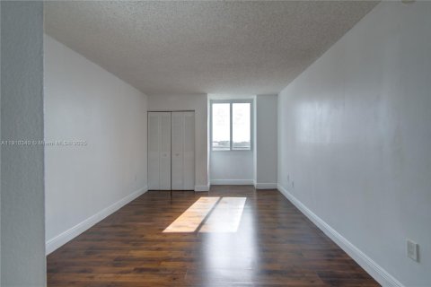 Снять в аренду кондоминиум в Майами, Флорида 2 спальни, 84.91м2, № 1966471 - фото 7