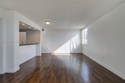 Снять в аренду кондоминиум в Майами, Флорида 2 спальни, 84.91м2, № 1966471 - фото 3