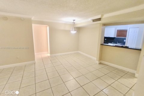 Condominio en alquiler en Sunrise, Florida, 2 dormitorios, 116.31 m2 № 1968451 - foto 11