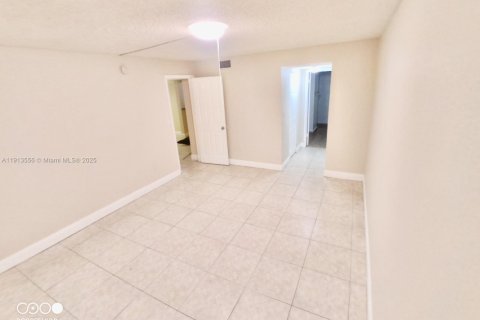 Condominio en alquiler en Sunrise, Florida, 2 dormitorios, 116.31 m2 № 1968451 - foto 14