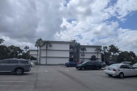 Condominio en alquiler en Sunrise, Florida, 2 dormitorios, 116.31 m2 № 1968451 - foto 15