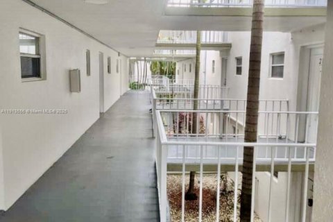 Condominio en alquiler en Sunrise, Florida, 2 dormitorios, 116.31 m2 № 1968451 - foto 3