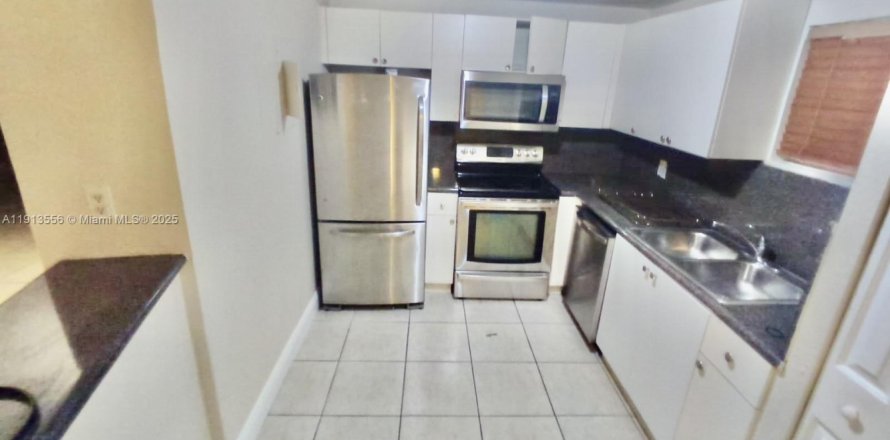 Condominio en Sunrise, Florida, 2 dormitorios  № 1968451