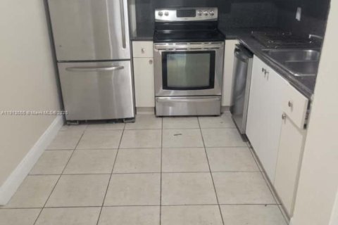 Condominio en alquiler en Sunrise, Florida, 2 dormitorios, 116.31 m2 № 1968451 - foto 9