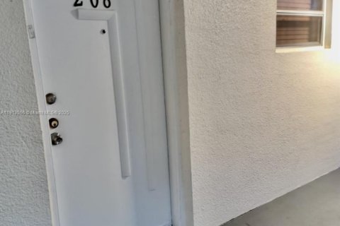 Condominio en alquiler en Sunrise, Florida, 2 dormitorios, 116.31 m2 № 1968451 - foto 12