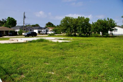 Commercial property in Hobe Sound, Florida № 2247192 - photo 3