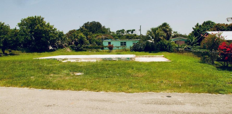 Commercial property in Hobe Sound, Florida № 2247192