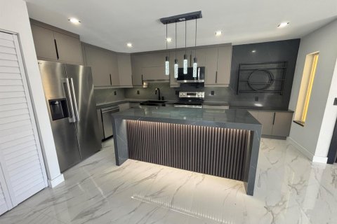 Condo in West Palm Beach, Florida, 2 bedrooms  № 2176152 - photo 4