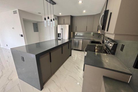 Condo in West Palm Beach, Florida, 2 bedrooms  № 2176152 - photo 15