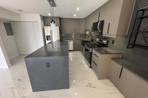 Condo in West Palm Beach, Florida, 2 bedrooms  № 2176152 - photo 16