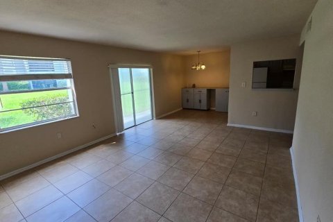 Condo in Orlando, Florida, 2 bedrooms  № 1854206 - photo 12
