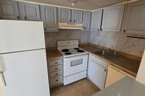 Condo in Orlando, Florida, 2 bedrooms  № 1854206 - photo 8