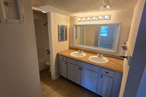 Condo in Orlando, Florida, 2 bedrooms  № 1854206 - photo 20