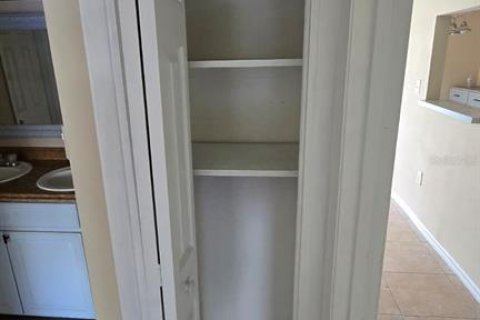 Condo in Orlando, Florida, 2 bedrooms  № 1854206 - photo 15