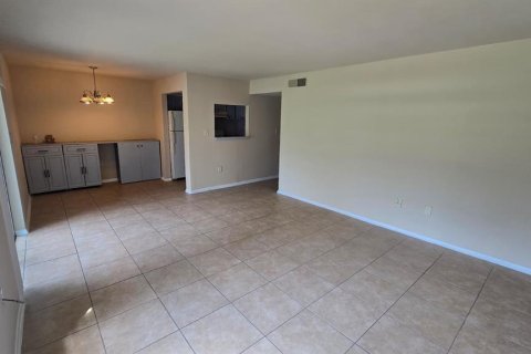 Condo in Orlando, Florida, 2 bedrooms  № 1854206 - photo 11