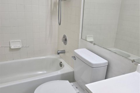 Снять в аренду кондоминиум в Майами, Флорида 2 спальни, 113.71м2, № 2044197 - фото 9