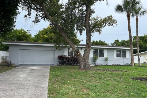Villa ou maison à vendre à Bradenton, Floride: 3 chambres, 109.25 m2 № 2399440 - photo 2