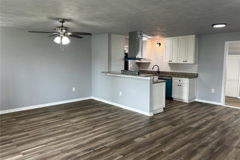 Villa ou maison à vendre à Bradenton, Floride: 3 chambres, 109.25 m2 № 2399440 - photo 5