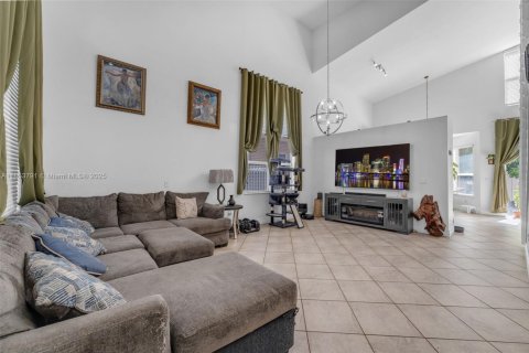 Villa ou maison à louer à Homestead, Floride: 4 chambres, 194.54 m2 № 2022522 - photo 4