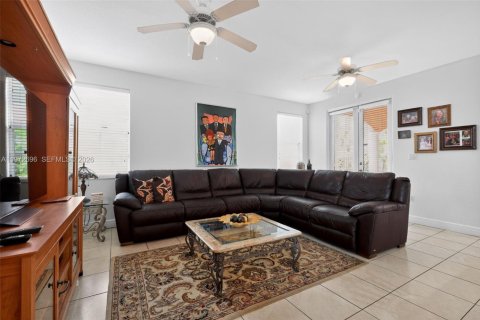 Villa ou maison à vendre à Miami Lakes, Floride: 5 chambres, 313.64 m2 № 2032849 - photo 11