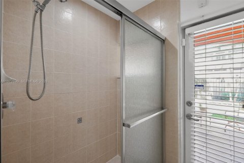 Villa ou maison à vendre à Miami Lakes, Floride: 5 chambres, 313.64 m2 № 2032849 - photo 28