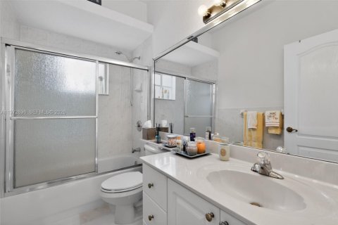 Villa ou maison à vendre à Miami Lakes, Floride: 5 chambres, 313.64 m2 № 2032849 - photo 26