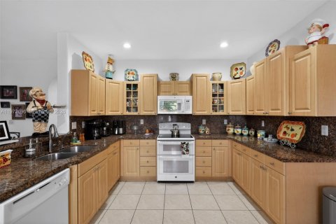 Villa ou maison à vendre à Miami Lakes, Floride: 5 chambres, 313.64 m2 № 2032849 - photo 15