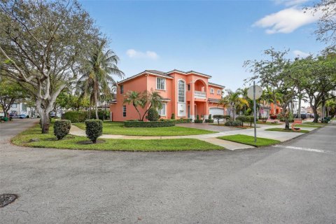 Villa ou maison à vendre à Miami Lakes, Floride: 5 chambres, 313.64 m2 № 2032849 - photo 6