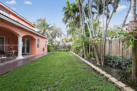 Villa ou maison à vendre à Miami Lakes, Floride: 5 chambres, 313.64 m2 № 2032849 - photo 2