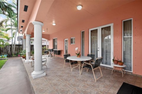 Villa ou maison à vendre à Miami Lakes, Floride: 5 chambres, 313.64 m2 № 2032849 - photo 3