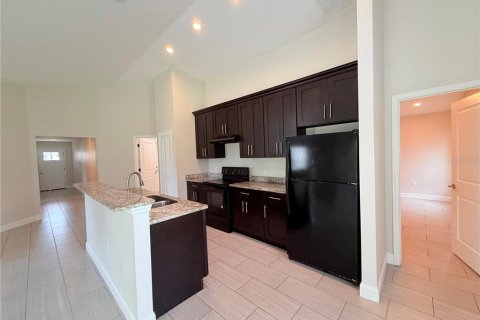 House in Deltona, Florida 3 bedrooms, 140 sq.m. № 2408564 - photo 8