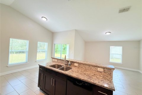 House in Deltona, Florida 3 bedrooms, 140 sq.m. № 2408564 - photo 11