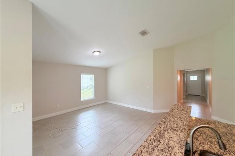 House in Deltona, Florida 3 bedrooms, 140 sq.m. № 2408564 - photo 9