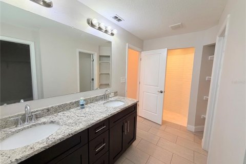 House in Deltona, Florida 3 bedrooms, 140 sq.m. № 2408564 - photo 15