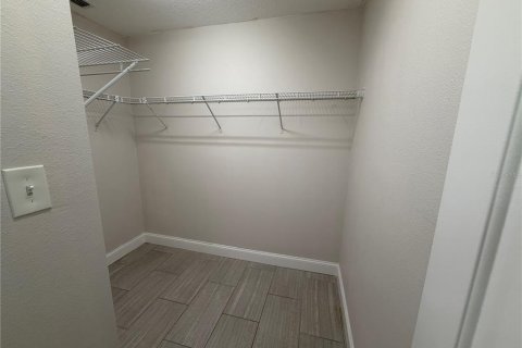 House in Deltona, Florida 3 bedrooms, 140 sq.m. № 2408564 - photo 17