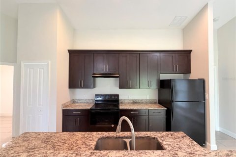 House in Deltona, Florida 3 bedrooms, 140 sq.m. № 2408564 - photo 4
