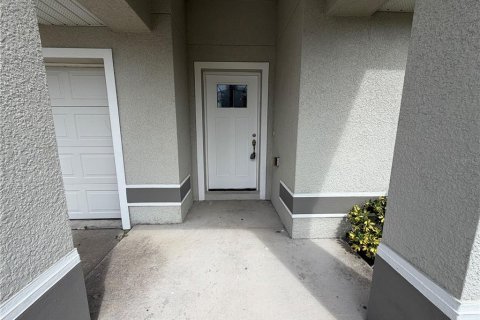 House in Deltona, Florida 3 bedrooms, 140 sq.m. № 2408564 - photo 3