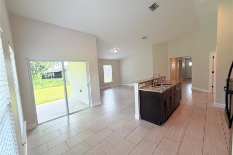 House in Deltona, Florida 3 bedrooms, 140 sq.m. № 2408564 - photo 10