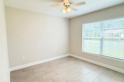 House in Deltona, Florida 3 bedrooms, 140 sq.m. № 2408564 - photo 13
