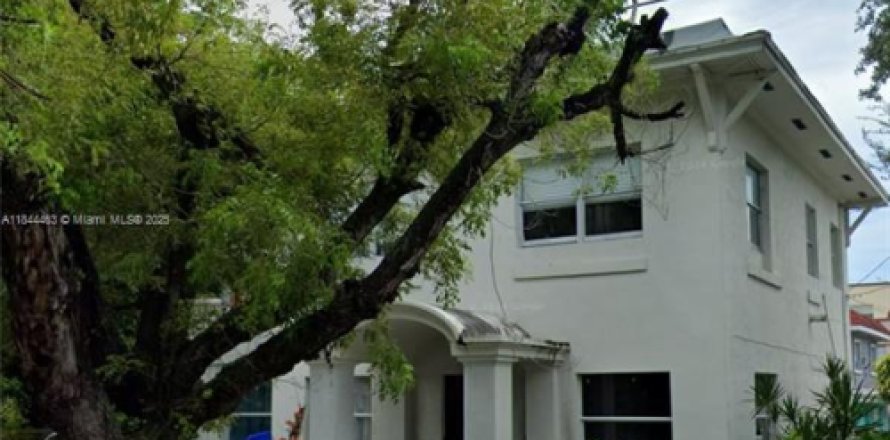 Commercial property in Miami, Florida 156.63 sq.m. № 1841158