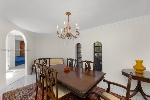 House in Miami, Florida 5 bedrooms, 448.72 sq.m. № 1890205 - photo 26