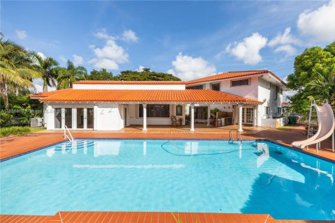 House in Miami, Florida 5 bedrooms, 448.72 sq.m. № 1890205 - photo 15